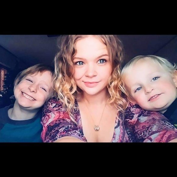 Meet your Posher, Annaleigh - Picture 3 of 3